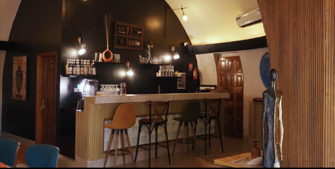 Bar et salle de La Boule Lounge